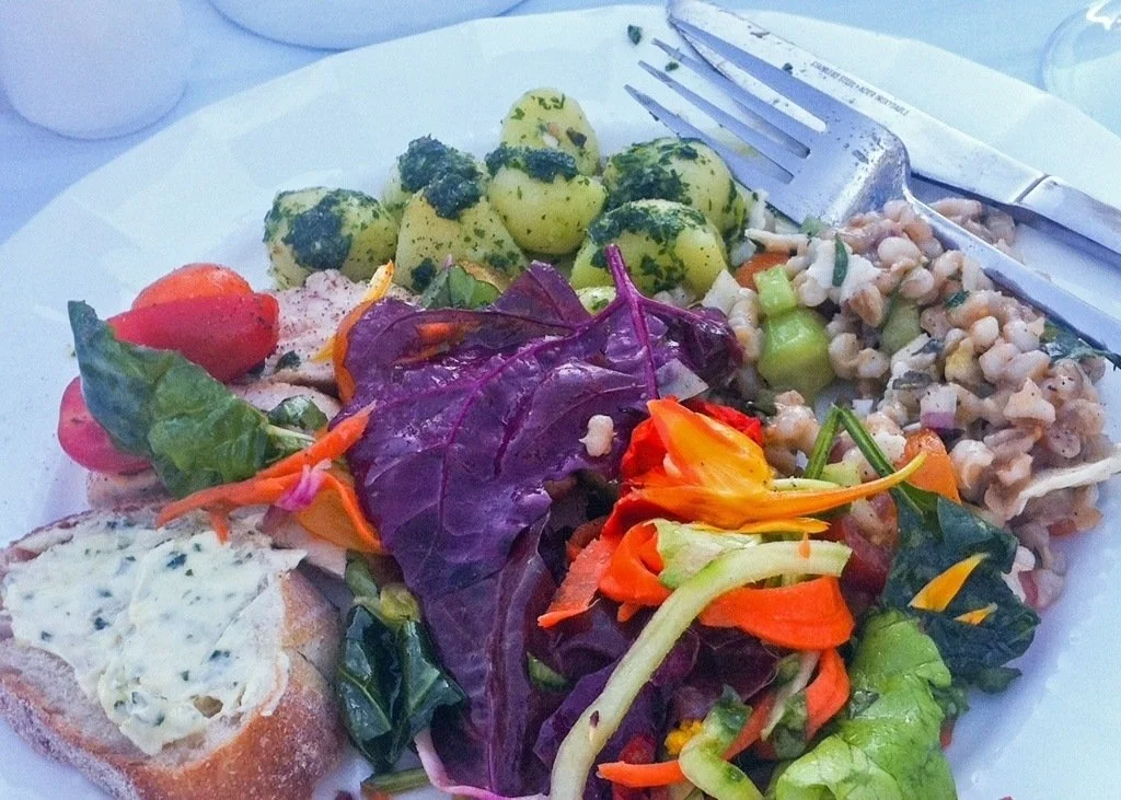 Fresh flavours at the Diner en Blanc Okanagan 2014 - TheCulinaryTravelGuide.com