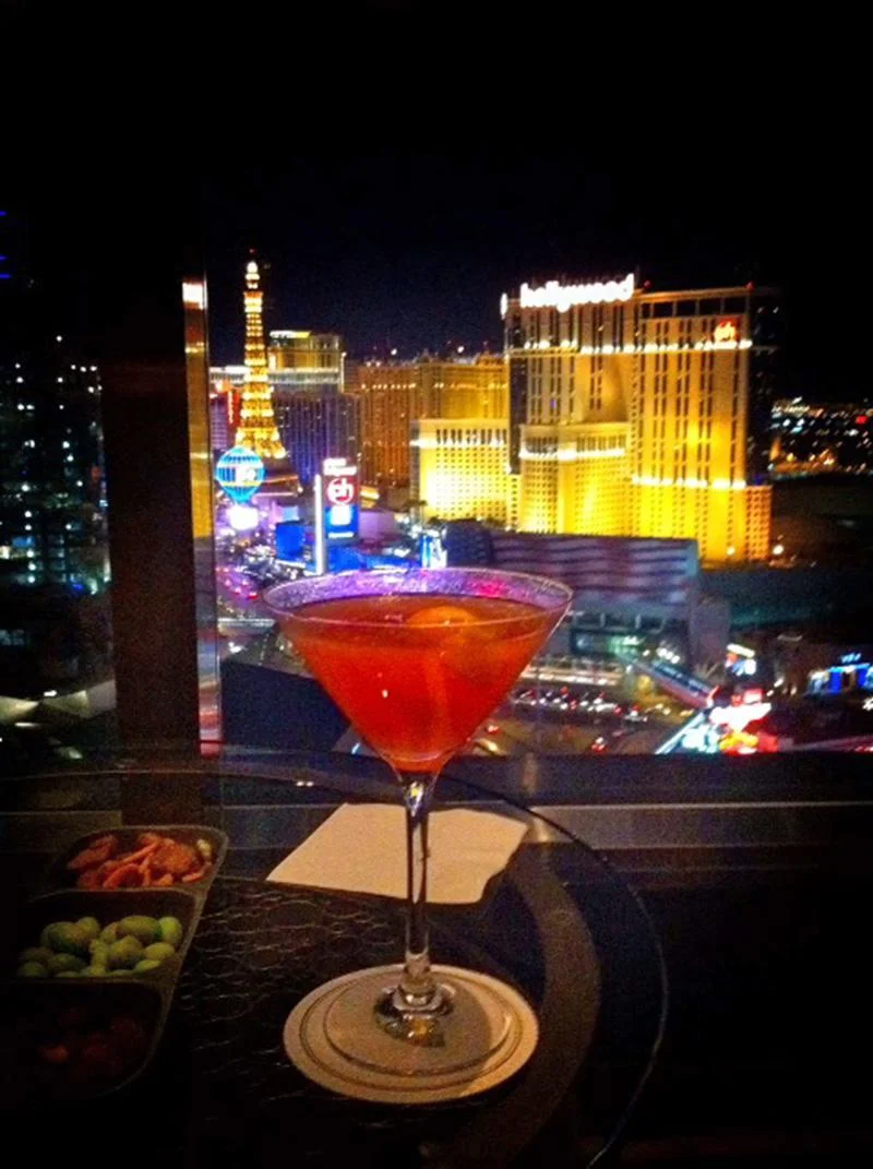 The Best Places to People Watch (and Eat & Drink) on the Las Vegas Strip | TheCulinaryTravelGuide.com