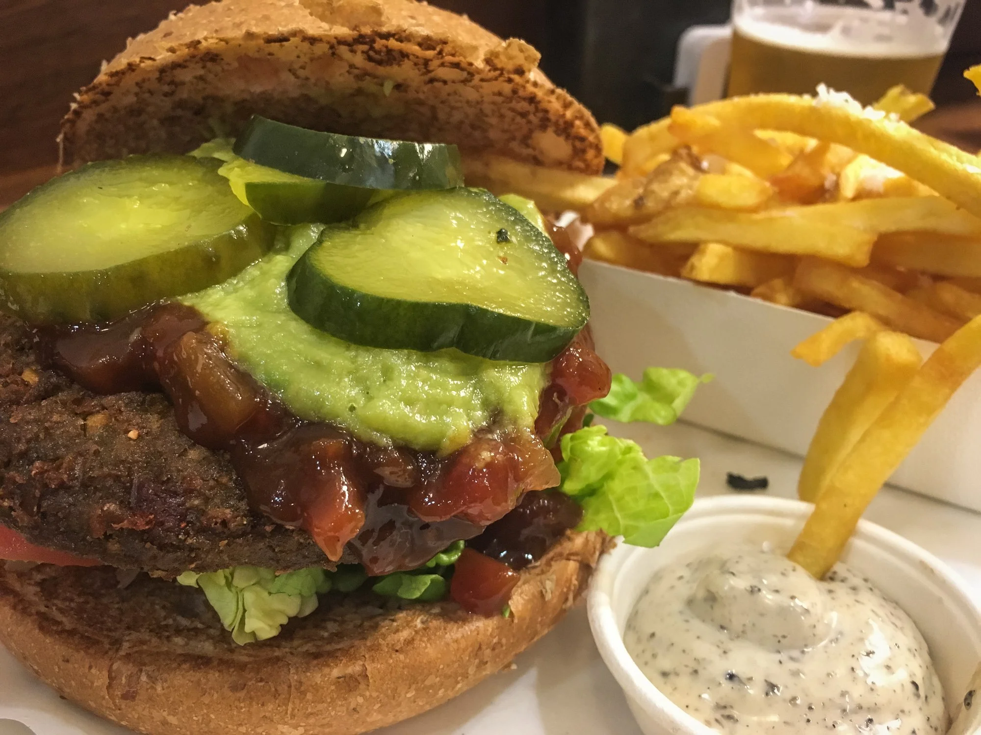 Fast Food Barcelona - Burger and fries at Bacao