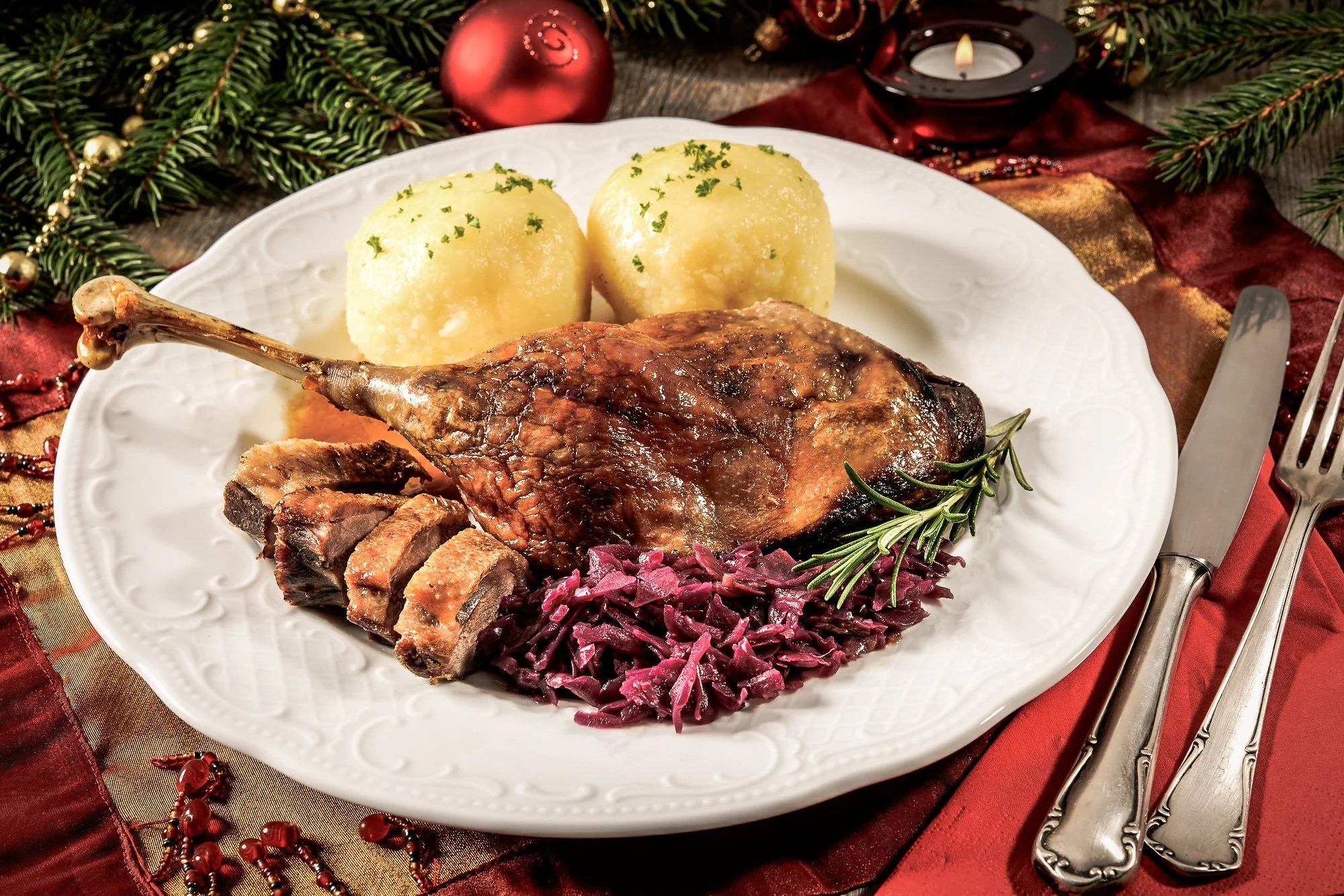 Crusty goose leg with braised red cabbage and dumplings