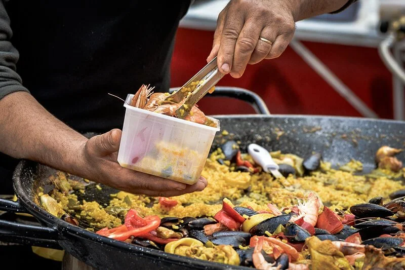 street vendor dishing up some of the best paella in barcelona