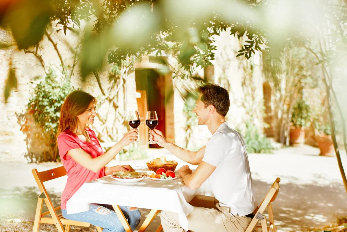Romantic Travel Experiences: Dining al fresco in Tuscany