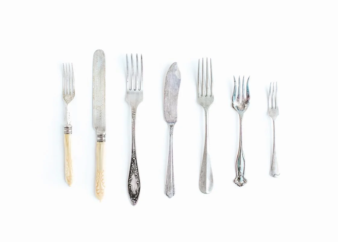 Dining Etiquette: A Pocket Guide to Table Manners and Tipping in 47 Countries
